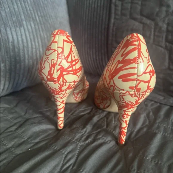 Nine West stylish dress pump
Shoe size 7.5
Originally $50, worn 3 times only - Picture 4 of 12